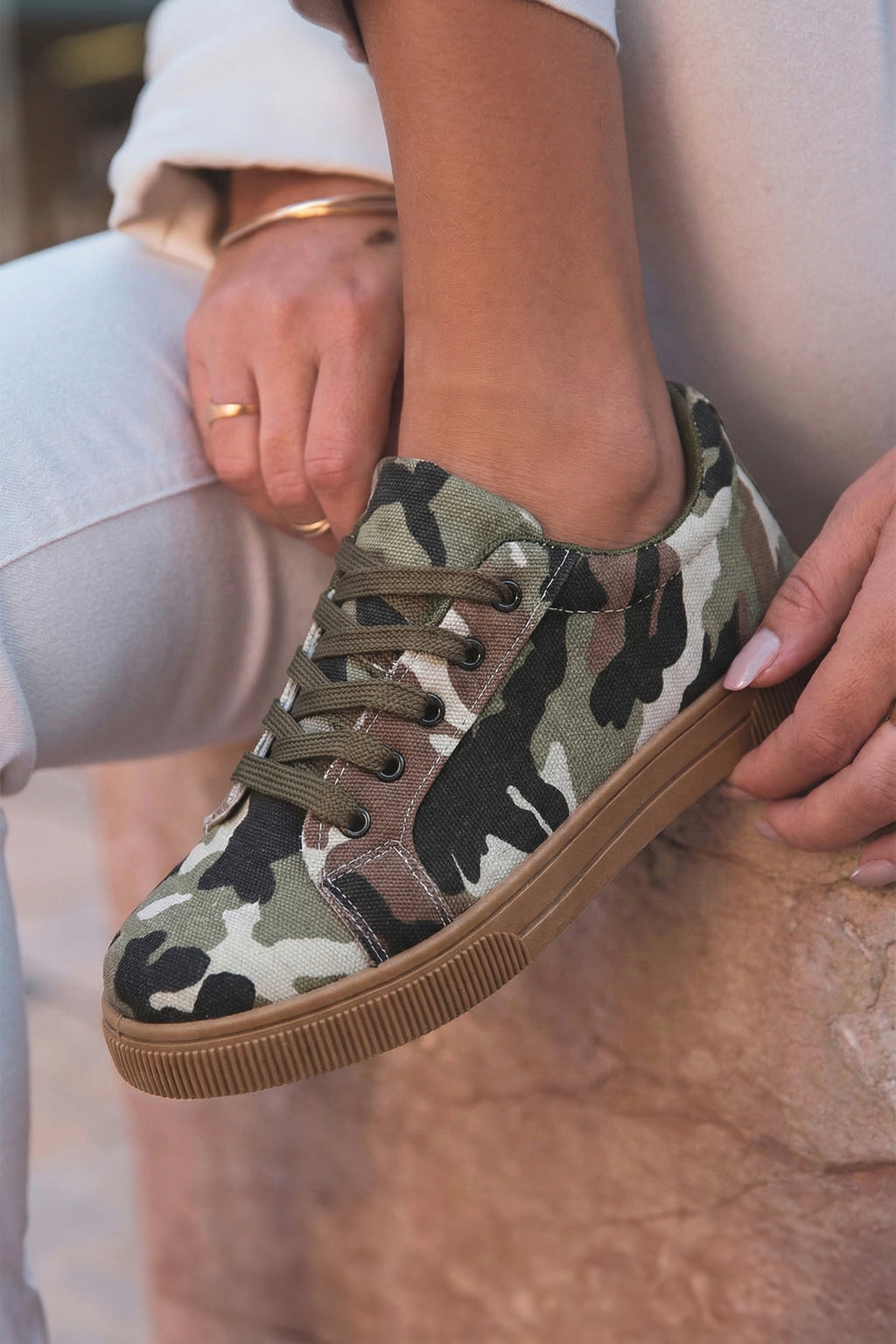 Four Leaf Clover Camouflage Print Lace-up Flat Shoes