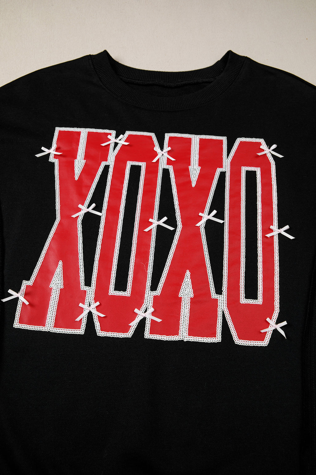 White Bow Sequin XOXO Letter Graphic Exposed Seam Baggy Sweatshirt