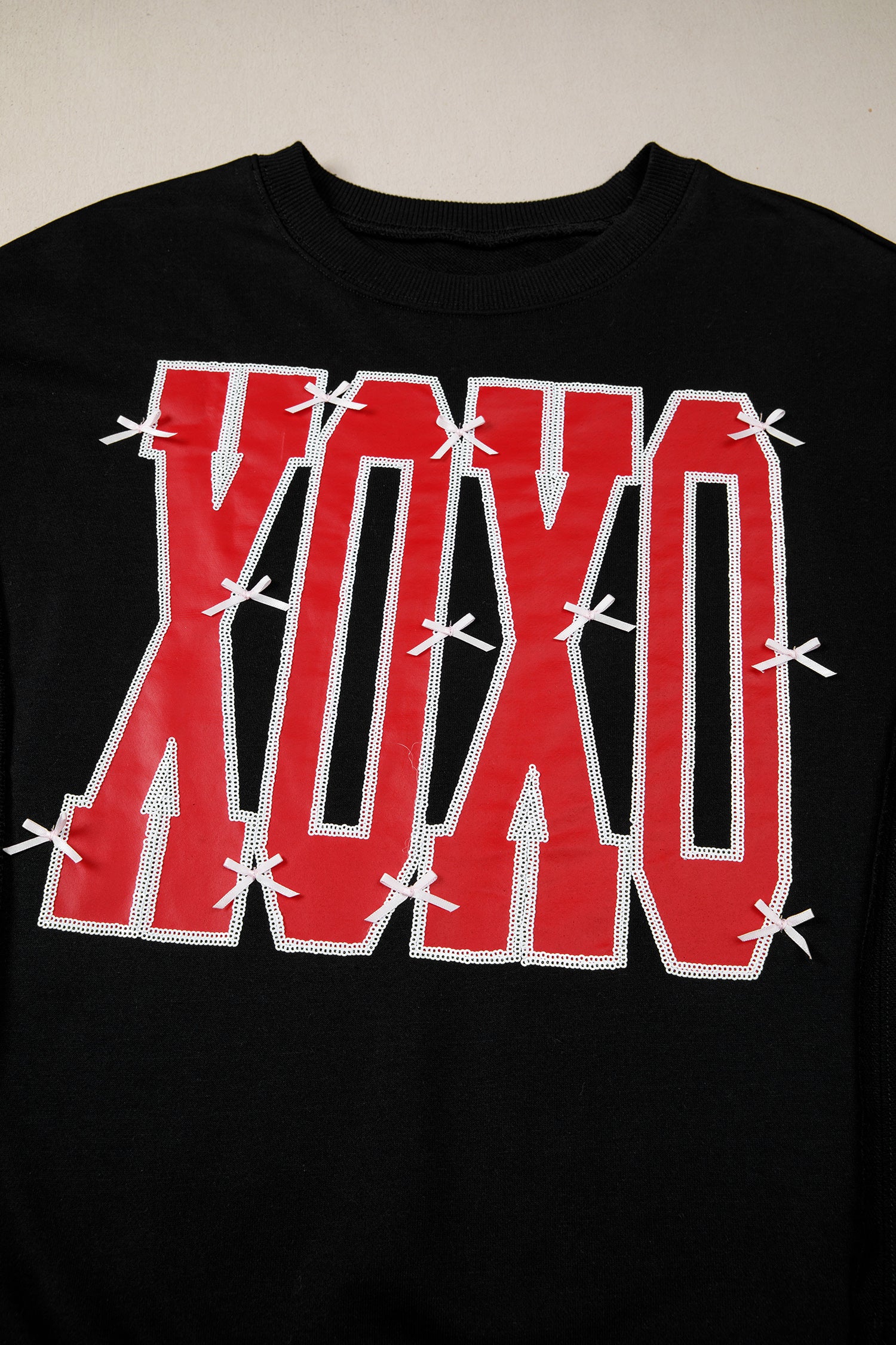 White Bow Sequin XOXO Letter Graphic Exposed Seam Baggy Sweatshirt