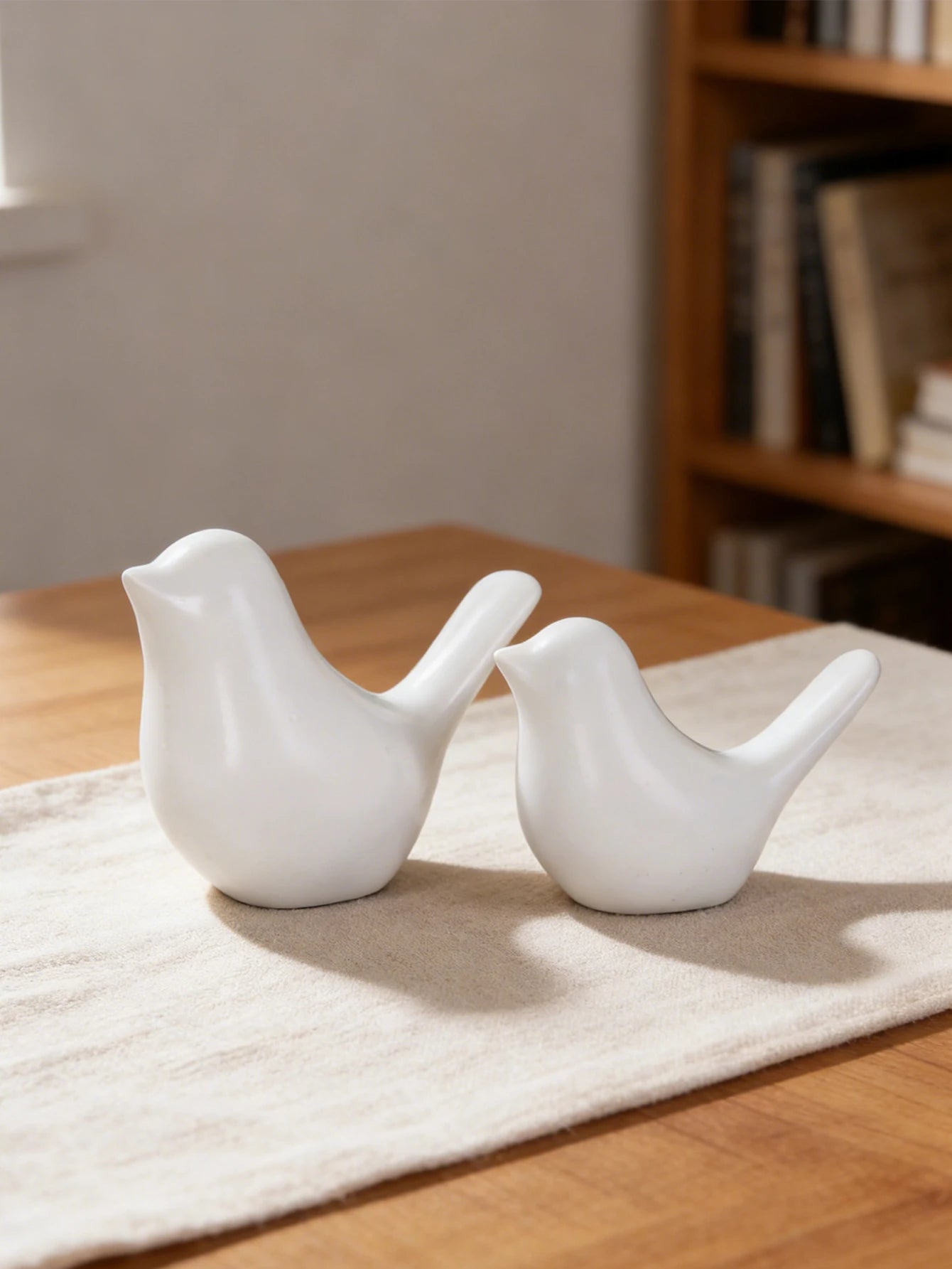 A pair of Eames Bird sculptures, small resin bird figurines, home decor for bedrooms, living rooms, and study desks.