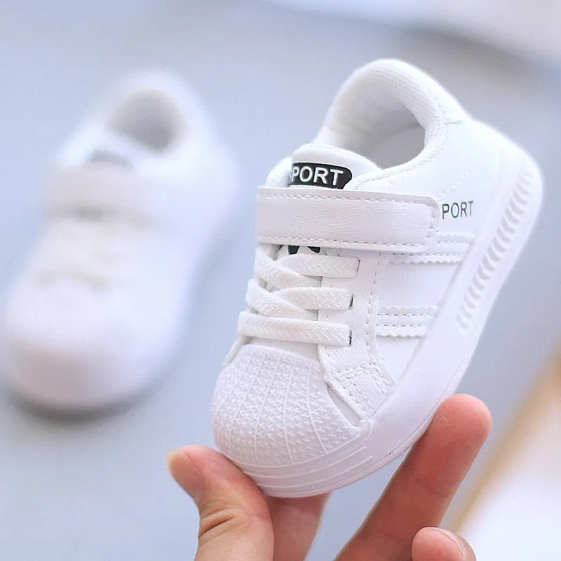2026 autumn and winter new baby casual sports shoes for boys and girls outdoor breathable non slip comfortable walking shoes