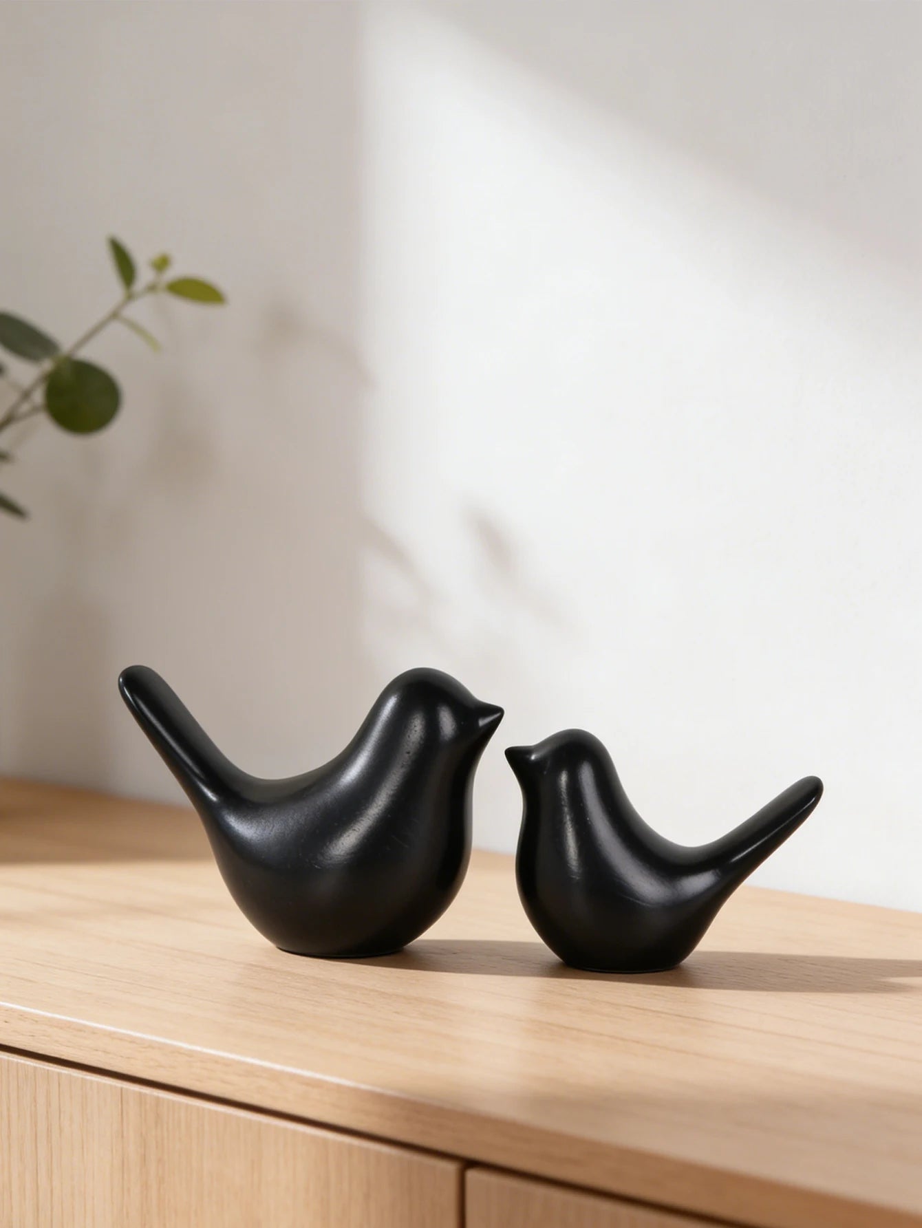 A pair of Eames Bird sculptures, small resin bird figurines, home decor for bedrooms, living rooms, and study desks.