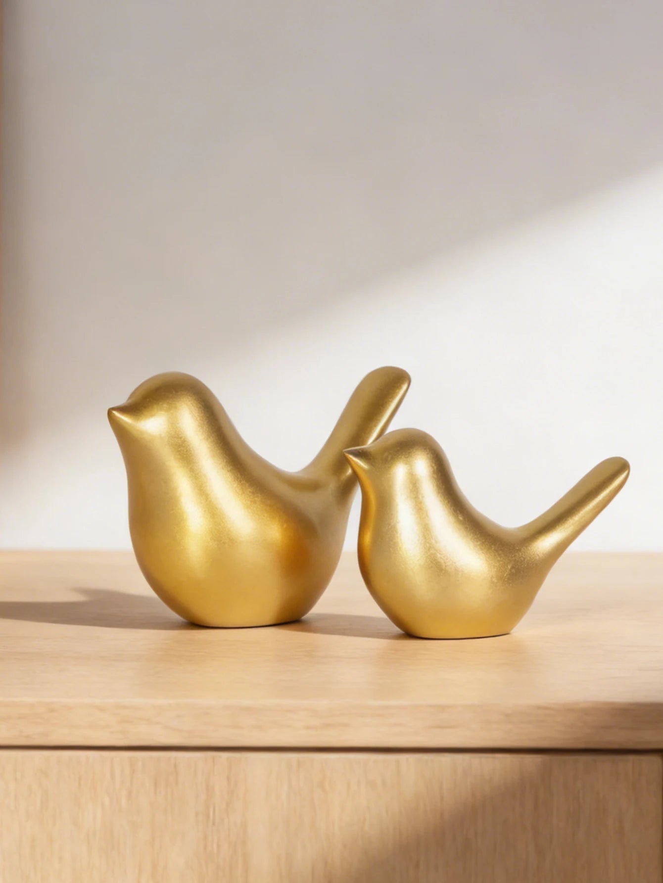 A pair of Eames Bird sculptures, small resin bird figurines, home decor for bedrooms, living rooms, and study desks.