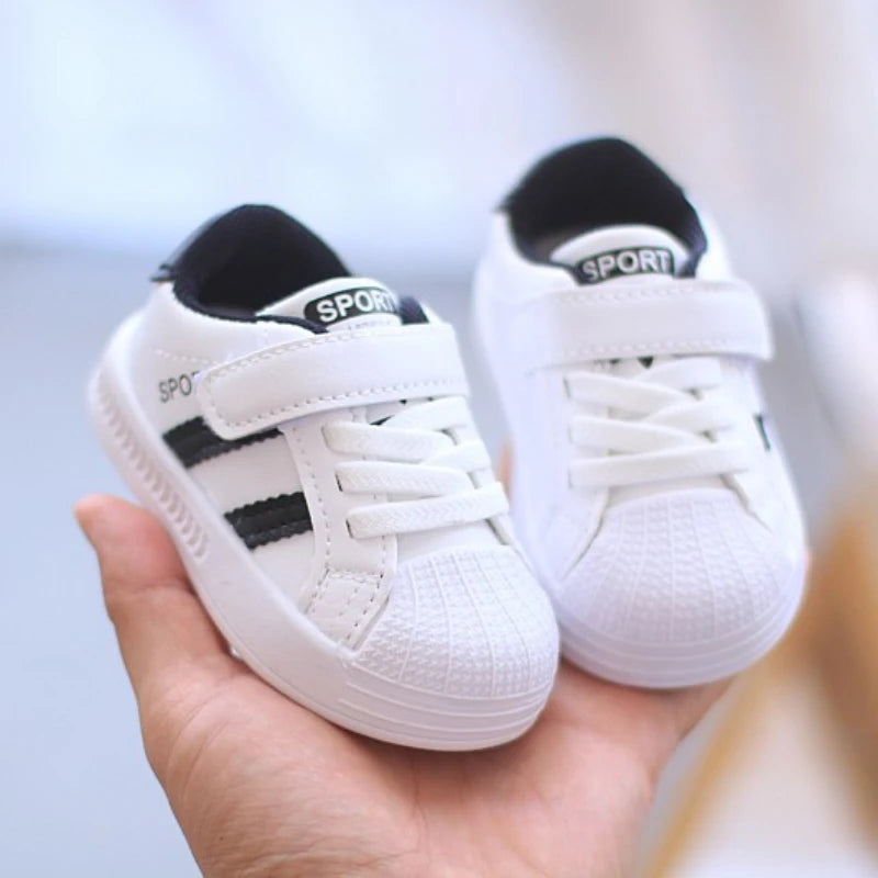 2026 autumn and winter new baby casual sports shoes for boys and girls outdoor breathable non slip comfortable walking shoes